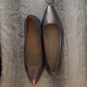 NEW Naturalizer Pewter Metallic flats, 7W